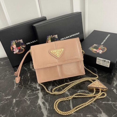 【AT13478】プラダ PRADA オイルワックスレザーカードケース、金属チェーン付き | Prada