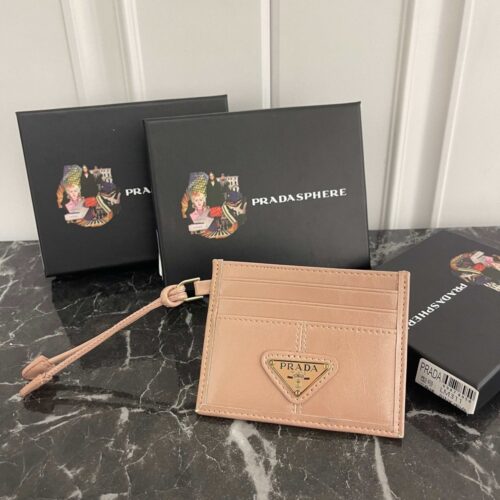 【AT13481】プラダ（Prada）カードケース｜洗練されたオイルワックスレザー素材｜多機能デザイン | Prada Milano