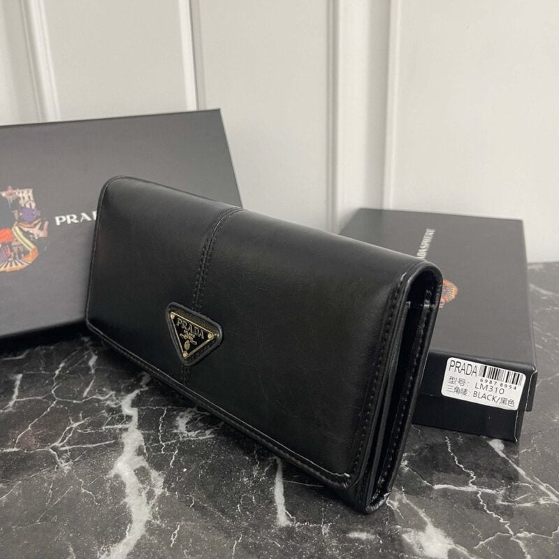 【AT13482】プラダ高級レザーウォレット｜オイルワックスレザー素材｜クラシックデザイン | Prada Italy