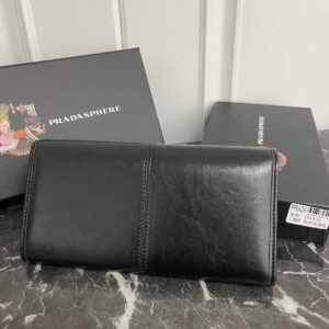 【AT13482】プラダ高級レザーウォレット｜オイルワックスレザー素材｜クラシックデザイン | Prada Italy
