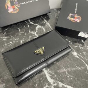 【AT13482】プラダ高級レザーウォレット｜オイルワックスレザー素材｜クラシックデザイン | Prada Italy