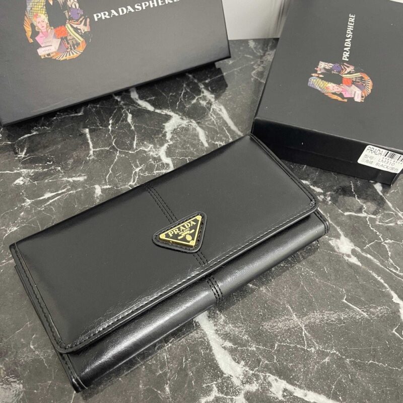 【AT13482】プラダ高級レザーウォレット｜オイルワックスレザー素材｜クラシックデザイン | Prada Italy