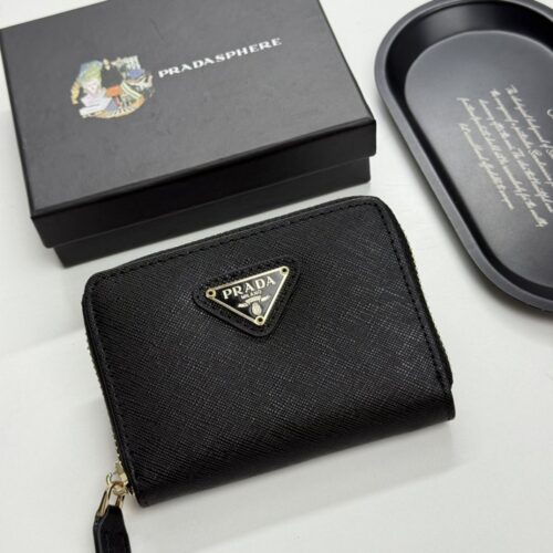 【AT13486】Prada（プラダ）ブランドカーフスキンカードケース、高品質素材と上品デザイン、コンパクトサイズ、ビジネスや日常に最適 | Prada Italy