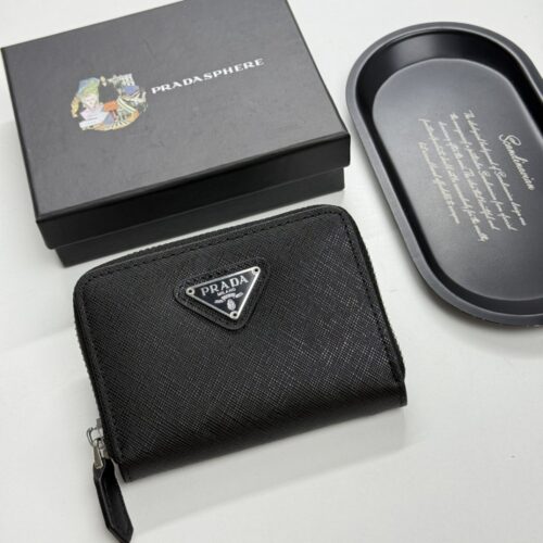 【AT13488】プラダ（Prada）の高級カーフスキン製クラシックな財布 - 都会的なエレガンスと贅沢な質感を堪能 | Prada Italy
