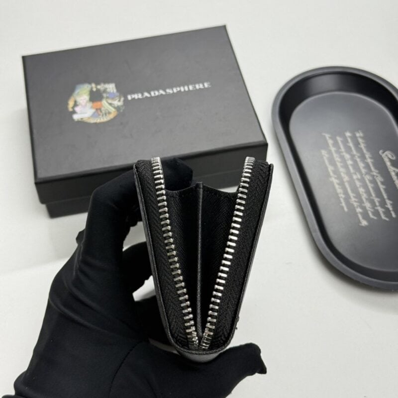 【AT13489】プラダ(PRADA) クロスグレイン仔牛革カードケース ブラックスタイル 質感滑らかな高級カードホルダー | Prada