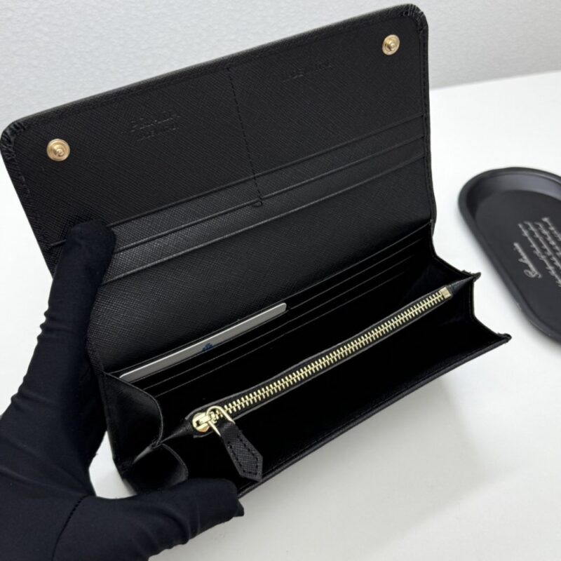 【AT13494】プラダのクラシックな三角ロゴ入り長財布、ハイエンド子牛革素材、エレガントなアイテム | Prada Italy