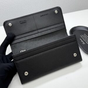 【AT13495】プラダのクラシックな高級財布 - 贅沢な輸入小牛革製、多機能内部スペース、ビジネスエリートに最適 | Prada