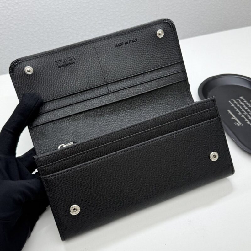 【AT13495】プラダのクラシックな高級財布 - 贅沢な輸入小牛革製、多機能内部スペース、ビジネスエリートに最適 | Prada