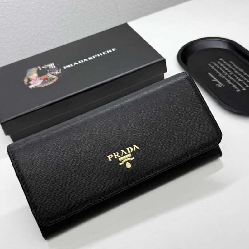 【AT13496】プラダのエレガントな小牛皮財布 - 上品なファッションセンスを表現 | Prada Milano