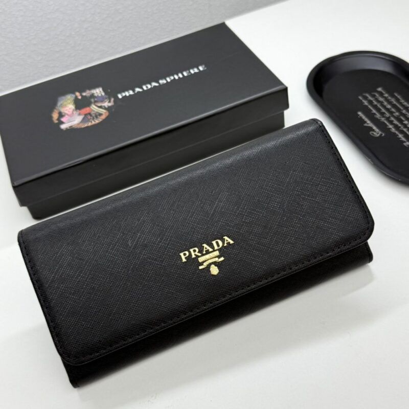 【AT13496】プラダのエレガントな小牛皮財布 - 上品なファッションセンスを表現 | Prada Milano