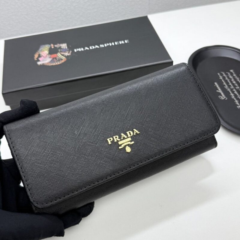 【AT13496】プラダのエレガントな小牛皮財布 - 上品なファッションセンスを表現 | Prada Milano