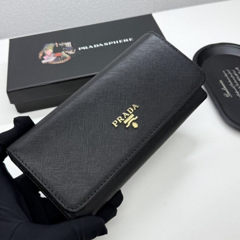 【AT13496】プラダのエレガントな小牛皮財布 - 上品なファッションセンスを表現 | Prada Milano