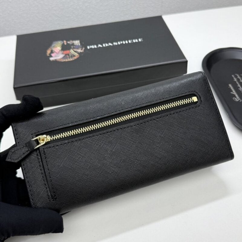 【AT13496】プラダのエレガントな小牛皮財布 - 上品なファッションセンスを表現 | Prada Milano