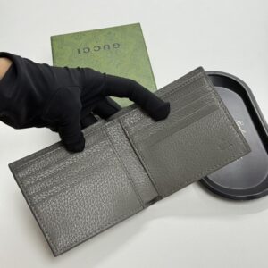 【AT13507】グッチ(Gucci) クラシックなモノグラム財布 - 高級ファッションと実用性が融合 | Gucci Firenze