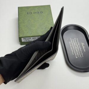 【AT13507】グッチ(Gucci) クラシックなモノグラム財布 - 高級ファッションと実用性が融合 | Gucci Firenze