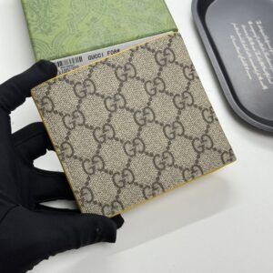 【AT13509】グッチのクラシックな財布 - 高級な日常アクセサリー | Gucci Italy