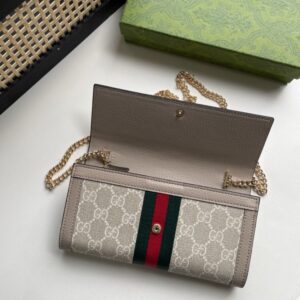 【AT13522】グッチのエレガントなベージュカラーの折りたたみ財布 – 都会の女性のためのファッショナブルアイテム | Gucci Firenze