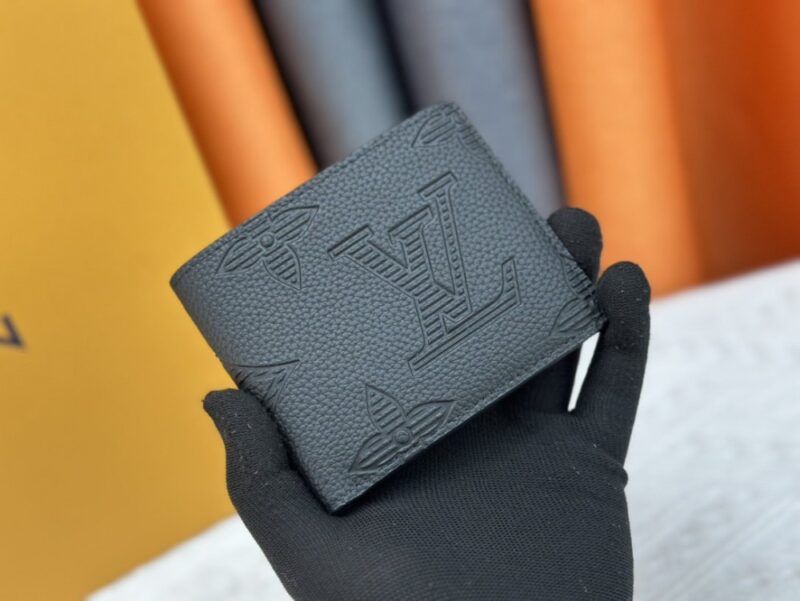 【AT13527】エンボスレザー名刺入れ ブラック ビジネスエリート向け高級 財布 ウォレット | Louis Vuitton