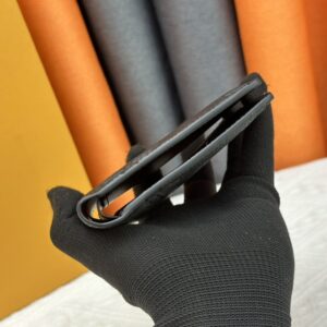 【AT13527】エンボスレザー名刺入れ ブラック ビジネスエリート向け高級 財布 ウォレット | Louis Vuitton