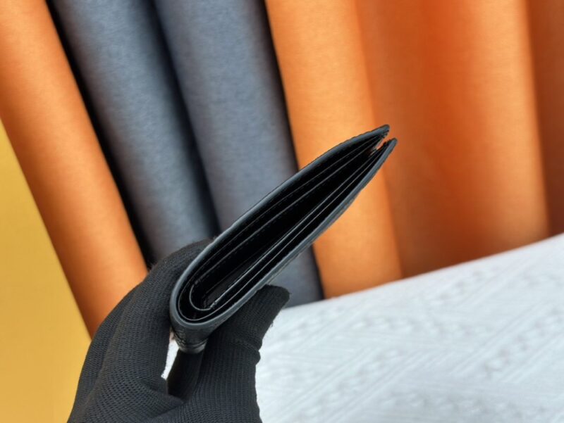 【AT13527】エンボスレザー名刺入れ ブラック ビジネスエリート向け高級 財布 ウォレット | Louis Vuitton