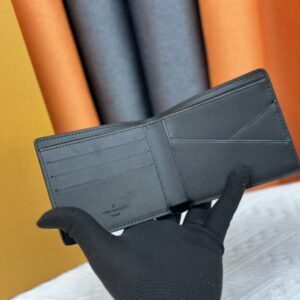 【AT13527】エンボスレザー名刺入れ ブラック ビジネスエリート向け高級 財布 ウォレット | Louis Vuitton