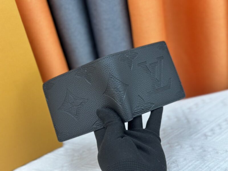【AT13527】エンボスレザー名刺入れ ブラック ビジネスエリート向け高級 財布 ウォレット | Louis Vuitton