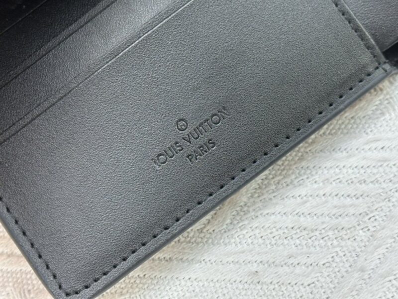 【AT13527】エンボスレザー名刺入れ ブラック ビジネスエリート向け高級 財布 ウォレット | Louis Vuitton