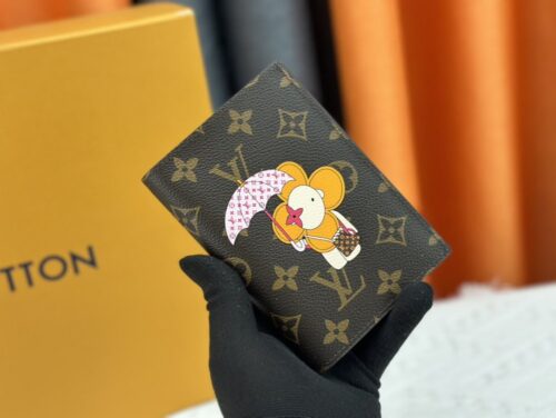 【AT13531】ルイ・ヴィトンのモノグラムパスポートケース - スタイリッシュで実用的な旅行アクセサリー | Louis Vuitton Paris