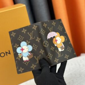 【AT13531】ルイ・ヴィトンのモノグラムパスポートケース - スタイリッシュで実用的な旅行アクセサリー | Louis Vuitton Paris