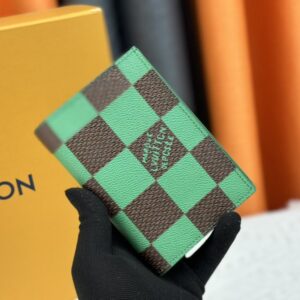 【AT13532】ルイ・ヴィトン（Louis Vuitton） チェック柄パスポートケース - 旅行ファッションの新境地を築く | Louis Vuitton