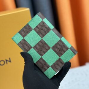 【AT13532】ルイ・ヴィトン（Louis Vuitton） チェック柄パスポートケース - 旅行ファッションの新境地を築く | Louis Vuitton