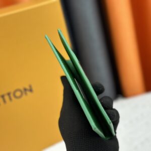 【AT13532】ルイ・ヴィトン（Louis Vuitton） チェック柄パスポートケース - 旅行ファッションの新境地を築く | Louis Vuitton