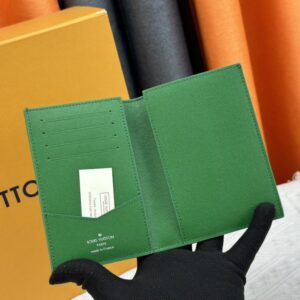 【AT13532】ルイ・ヴィトン（Louis Vuitton） チェック柄パスポートケース - 旅行ファッションの新境地を築く | Louis Vuitton