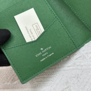 【AT13532】ルイ・ヴィトン（Louis Vuitton） チェック柄パスポートケース - 旅行ファッションの新境地を築く | Louis Vuitton