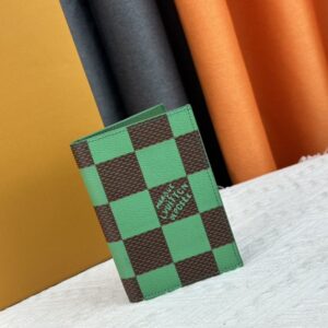 【AT13532】ルイ・ヴィトン（Louis Vuitton） チェック柄パスポートケース - 旅行ファッションの新境地を築く | Louis Vuitton