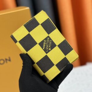 【AT13534】ルイ・ヴィトン チェッカーボード柄パスポートケース - 高級カーフレザー製、マルチポケット、国際旅行用 | LV