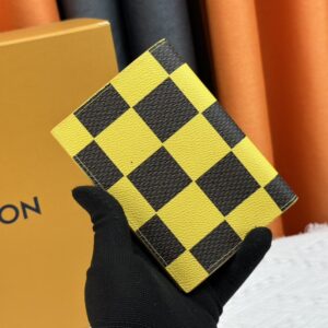 【AT13534】ルイ・ヴィトン チェッカーボード柄パスポートケース - 高級カーフレザー製、マルチポケット、国際旅行用 | LV