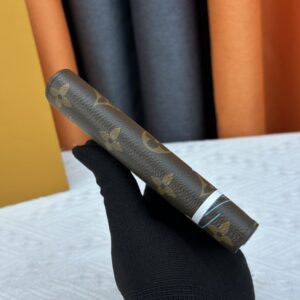 【AT13535】ルイ・ヴィトンのホリデーコレクションパスポートケース | Louis Vuitton Paris
