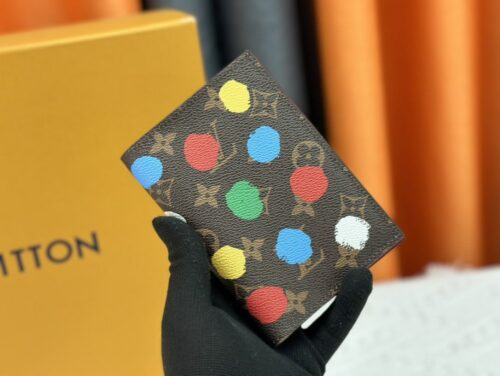 【AT13537】ルイ・ヴィトン モノグラム柄カラフルパスポートケース | LV