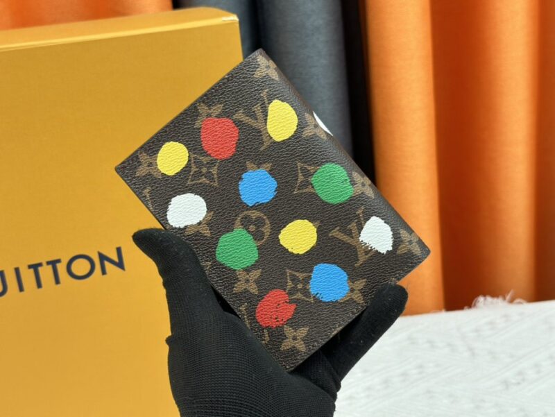 【AT13537】ルイ・ヴィトン モノグラム柄カラフルパスポートケース | LV