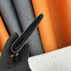 【AT13538】高級感漂うトロワのシャドウレザー財布 - Classic Luxury Wallet | LV