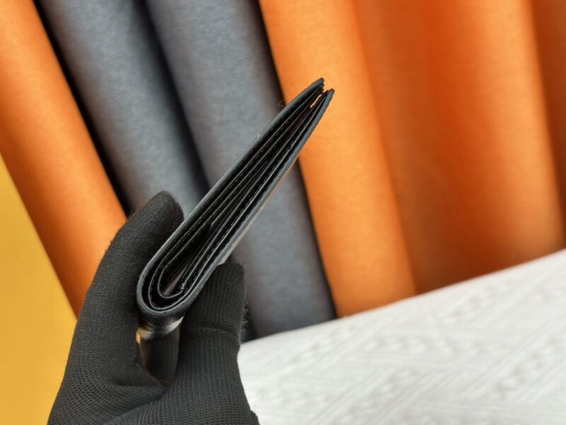 【AT13538】高級感漂うトロワのシャドウレザー財布 - Classic Luxury Wallet | LV