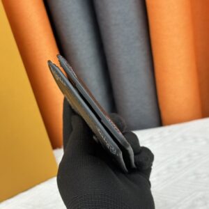 【AT13538】高級感漂うトロワのシャドウレザー財布 - Classic Luxury Wallet | LV