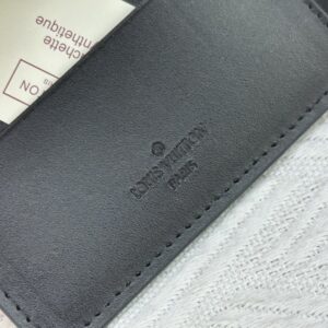 【AT13538】高級感漂うトロワのシャドウレザー財布 - Classic Luxury Wallet | LV