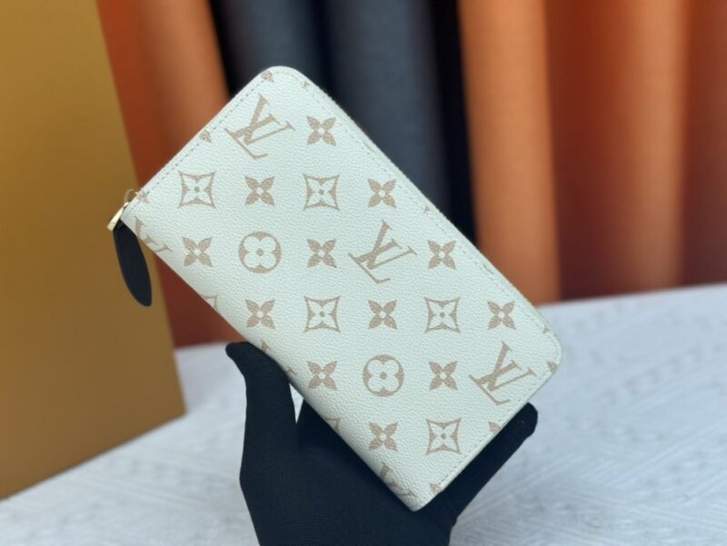 【AT13540】ルイ・ヴィトン（Louis Vuitton）のClémenceシリーズ 財布 - モノグラムエンブレントレザー製のエレガントな小物 | Louis Vuitton