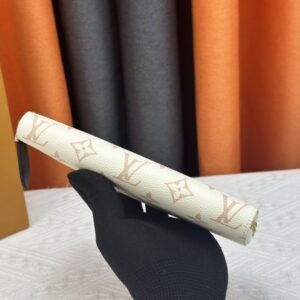 【AT13540】ルイ・ヴィトン（Louis Vuitton）のClémenceシリーズ 財布 - モノグラムエンブレントレザー製のエレガントな小物 | Louis Vuitton