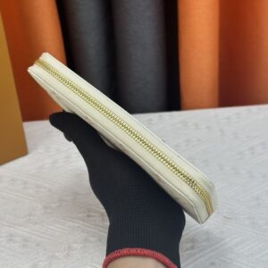 【AT13540】ルイ・ヴィトン（Louis Vuitton）のClémenceシリーズ 財布 - モノグラムエンブレントレザー製のエレガントな小物 | Louis Vuitton