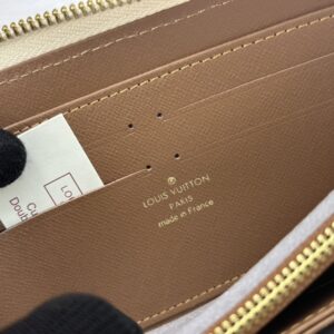 【AT13540】ルイ・ヴィトン（Louis Vuitton）のClémenceシリーズ 財布 - モノグラムエンブレントレザー製のエレガントな小物 | Louis Vuitton