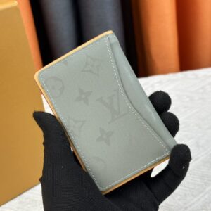 【AT13541】魅力的なモノグラム・マカサー・キャンバス財布 - モダンなビジネスアクセサリー | Louis Vuitton