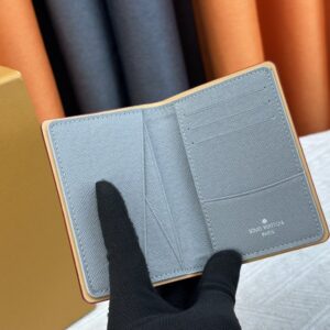 【AT13541】魅力的なモノグラム・マカサー・キャンバス財布 - モダンなビジネスアクセサリー | Louis Vuitton